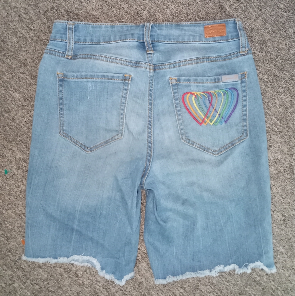 Seven LGBTQ rainbow heart Bermuda shorts size 4